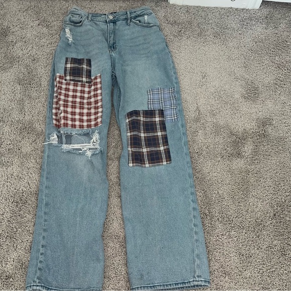 Hollister Ultra High-Rise Dad Jean, Vintage Stretch with Patchwork Detail, 27 - Picture 2 of 5